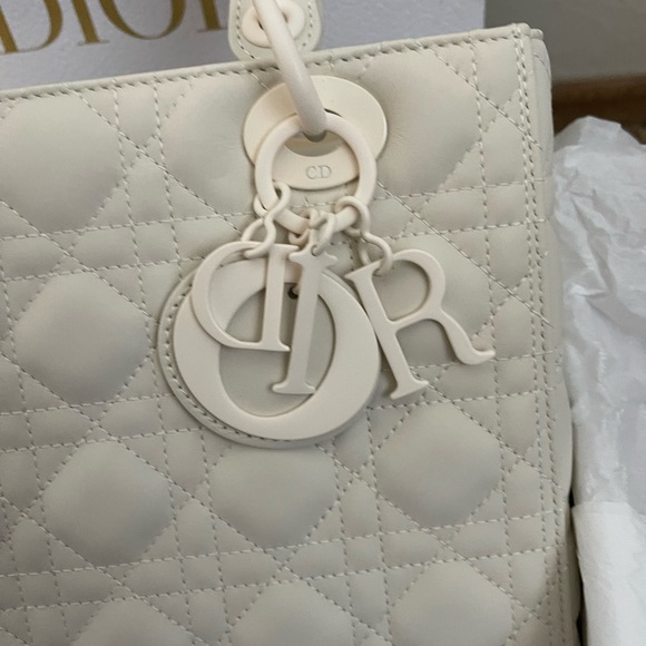 Lady Dior Ultra Matte white medium - Picture 4 of 16